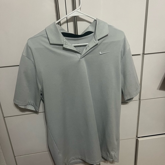 Never Worn Nike Golf Shirts - Picture 1 of 7